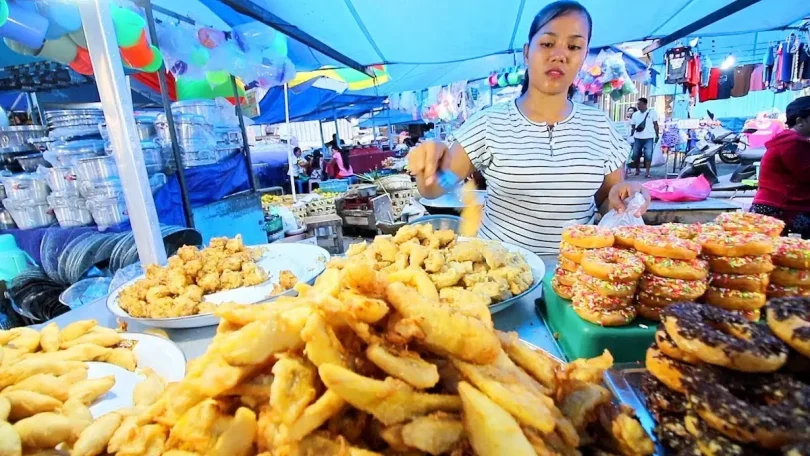 famous indonesian street food snacks