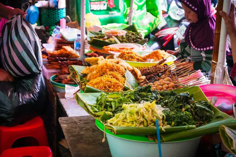 the experience of eating indonesian street food